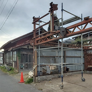 住宅・倉庫の解体工事(施工中)